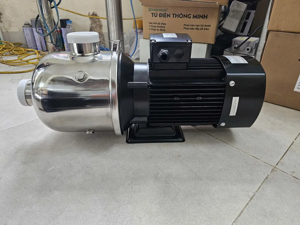Thân bơm và cổ đấu nối